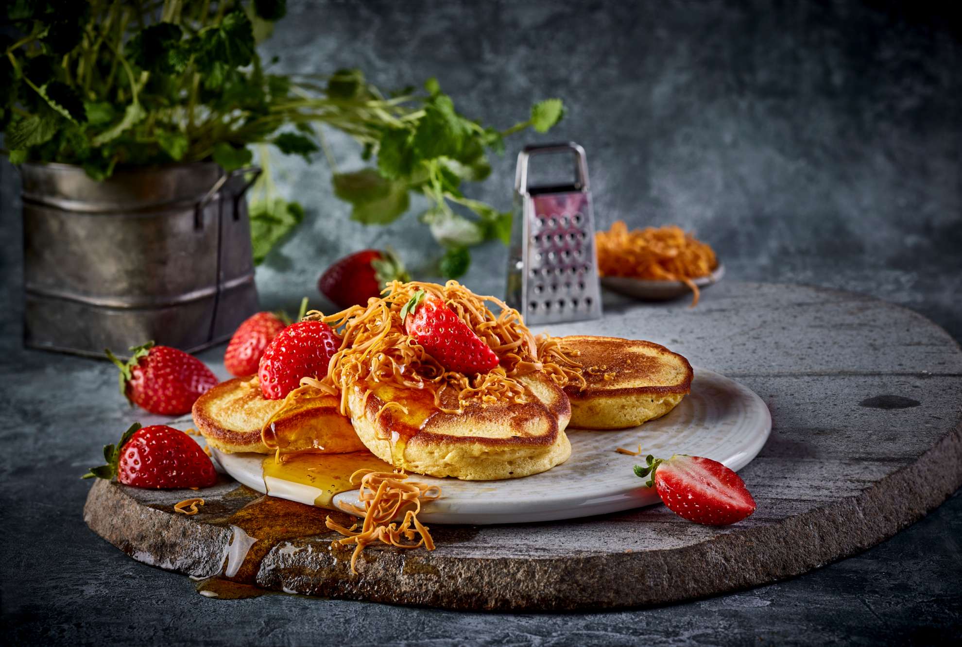 TINE® Brunost™をトッピングしたふわふわパンケーキ