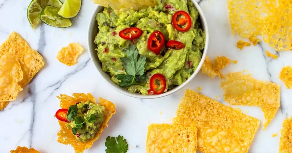 Cheese Chips with Guacamole - Tineasia