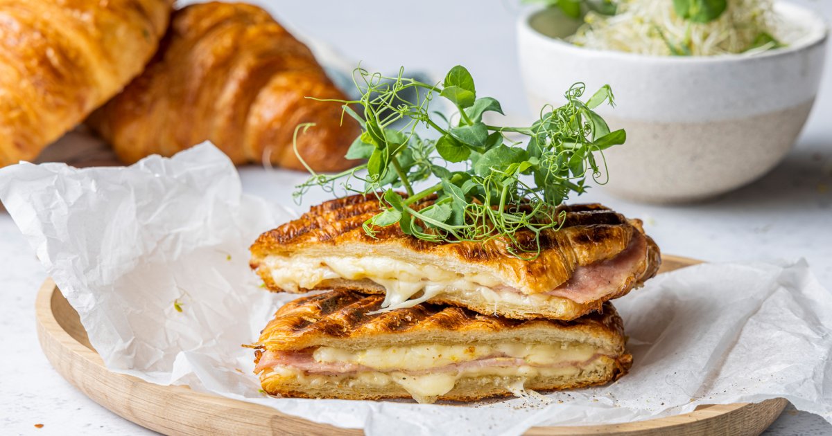 French croissant with Ham & Cheese - Tineasia