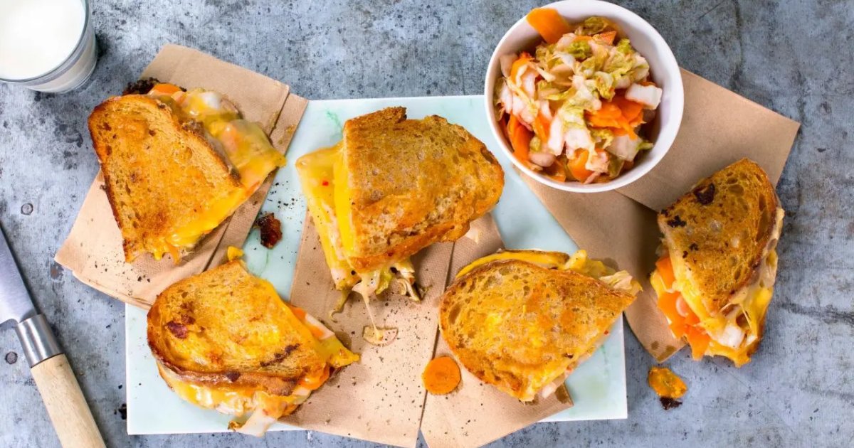 Kimchi Grilled Cheese Sandwich - Tineasia