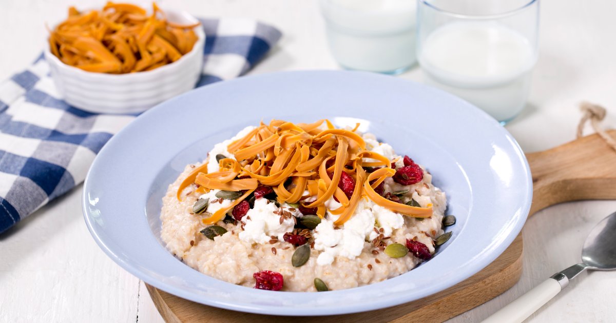 Porridge with TINE® Brunost™ and cottage cheese - Tineasia